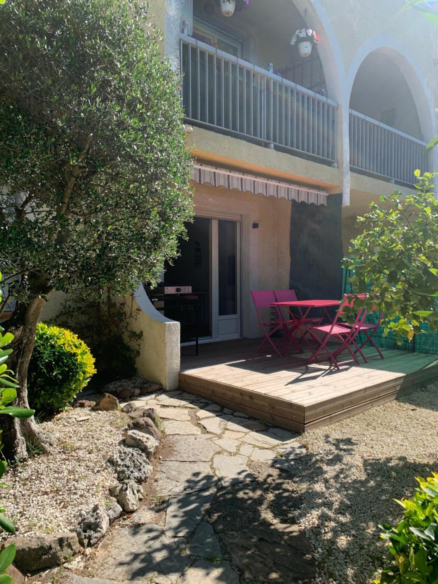 Beau T2 Avec Jardin Frejus Plage Kültér fotó