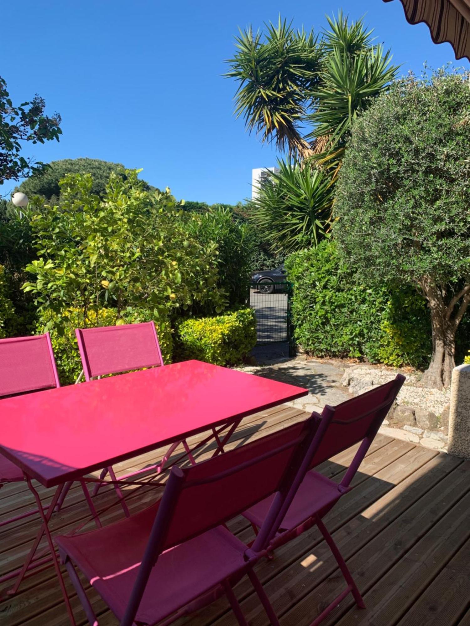 Beau T2 Avec Jardin Frejus Plage Kültér fotó